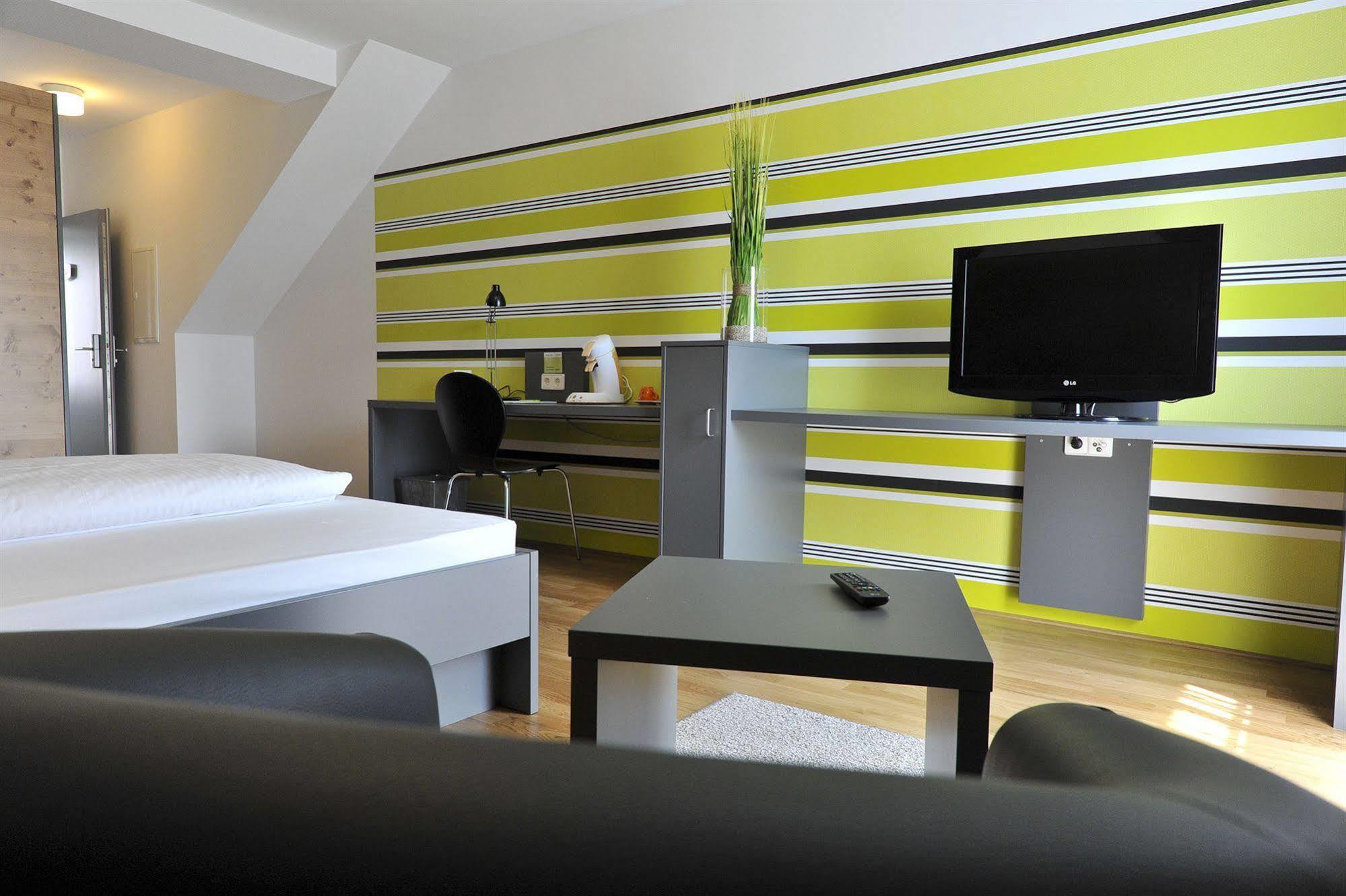 Campuszwei - Hotel & Boardinghouse Людвигсбург Экстерьер фото